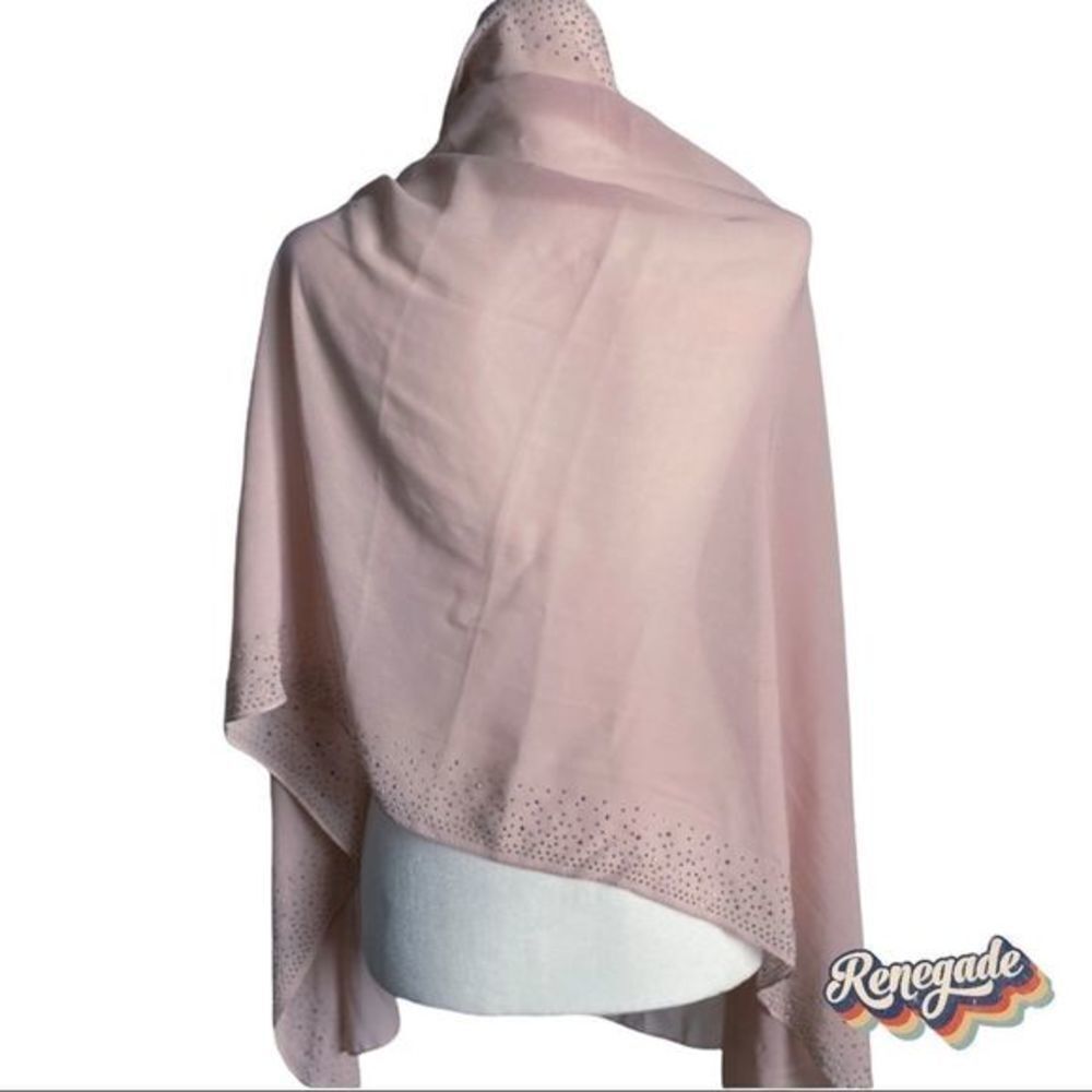 🎡 Pink Scarf with Rhinestones - Picture 5 of 11